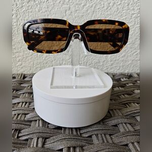 NWOT Marc Jacobs Tortoise Rectangle Sunnies 🤎